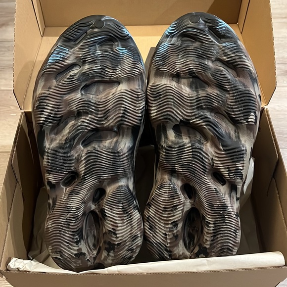 Yeezy Foam Runners - Picture 4 of 7